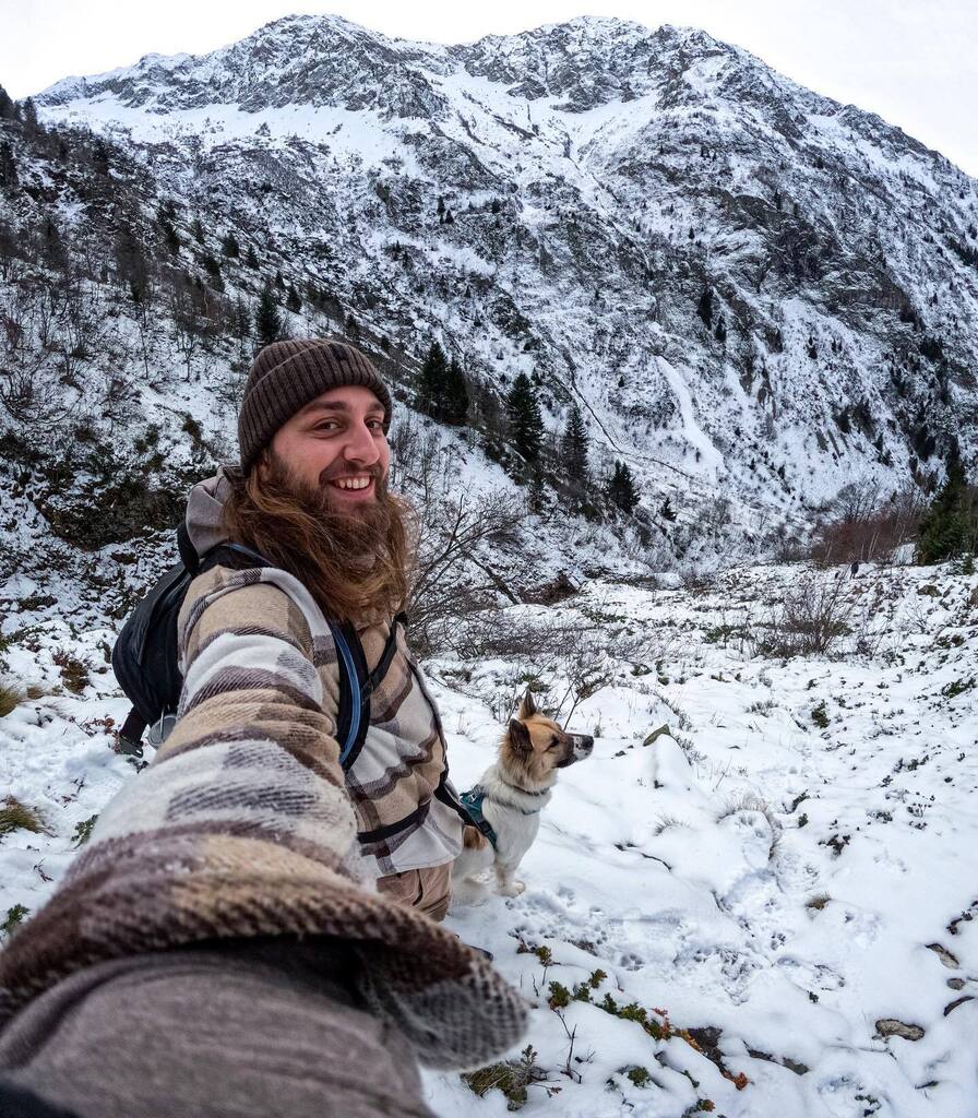 Guillaume_Prost's tweet photo. On profite de la vue ! 
•
#hike #mountains #landscape #dog #doghike #rescuedog #selfie #gopro #goprofamily #snow #winter #proud #freshairclub #nature #goprotravel #goprodog @houseofheroshq @gopro @goprofr https://t.co/70X8XTE6bd https://t.co/LRvmgpPdCK
