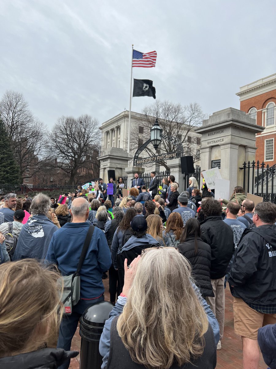 gpb227's tweet photo. Here’s ⁦@JulianCyr⁩ addressing the rally for housing. @marthagoestoBeaconHill ⁦@CCMVHB⁩ https://t.co/eZS4dED2UY