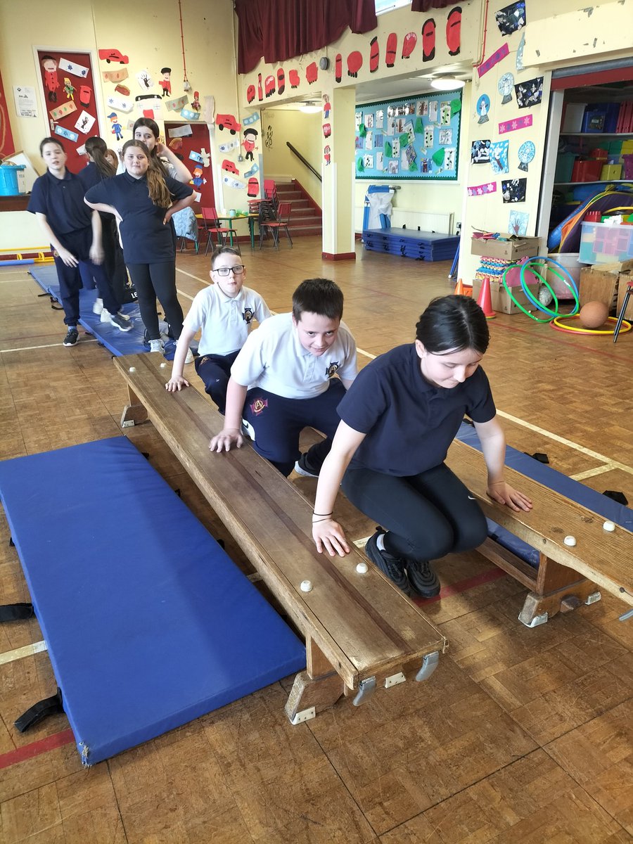 miss_mcgale's tweet photo. 🤸‍♀️Gymnastics 🤸
Making tuck shapes is tougher than in it looks! 
@StOPPSBelfast 
@StOPPSPE 
@coreni_corekids https://t.co/MkMXT0YAnw