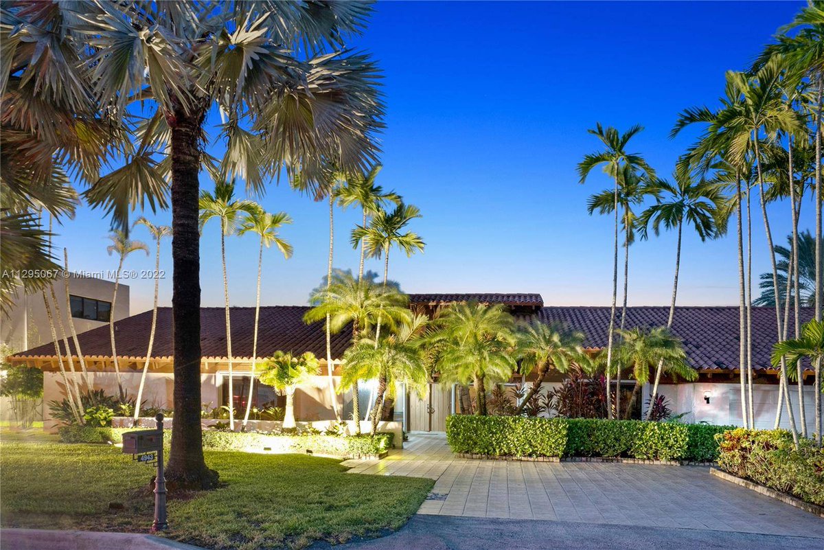 VaneauMiami's tweet photo. $2,500,000 5 bedrooms 5 bathrooms water views in Doral Miami-Dade Florida. Take a look at this awesome space: https://t.co/JuPbnN78SK https://t.co/un5M8TWBEZ