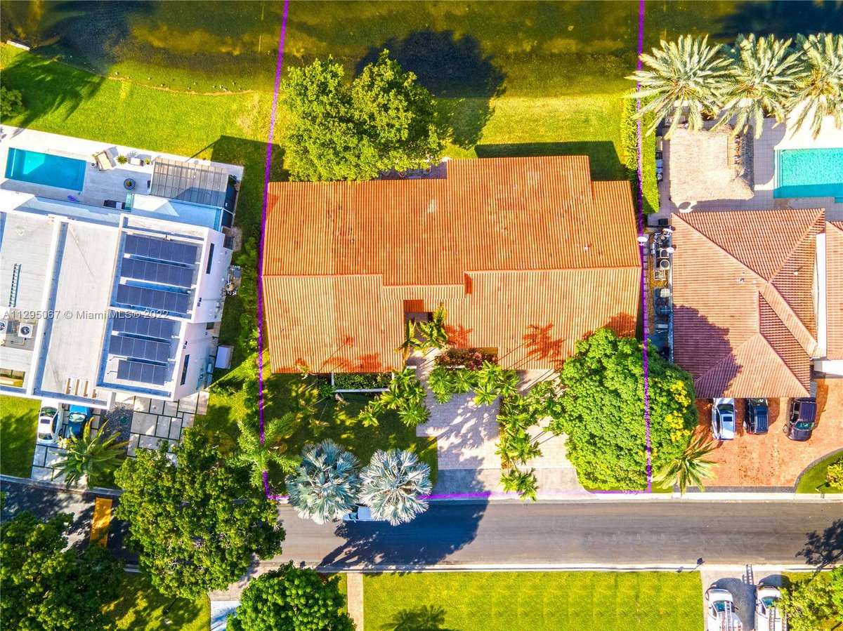 VaneauMiami's tweet photo. $2,500,000 5 bedrooms 5 bathrooms water views in Doral Miami-Dade Florida. Take a look at this awesome space: https://t.co/JuPbnN78SK https://t.co/un5M8TWBEZ
