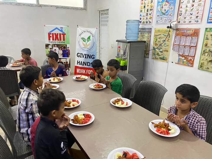 fixitpak's tweet photo. First Iftar of 2023 at Fixit Family Home served by NGO Giving Hands 
#FixitFamilyHome #ramadan #RamadanKareem
  #رمضان_المبارك 
#Fixit https://t.co/wpTXLT0KvH