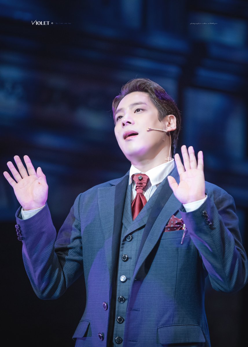 2023/03/23 : 레드북 커튼콜
브라운 #송원근

🙌🙌