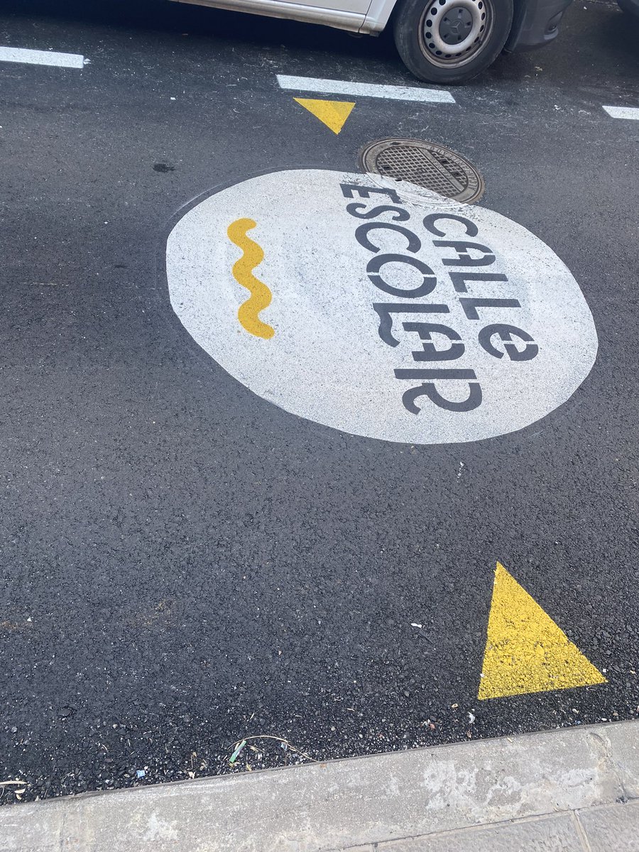 SFH_PSOE's tweet photo. Instalamos señalítica vertical y horizontal, dientes de dragón (reducir la velocidad en zonas escolares) y captafaros en los pasos de peatones con el fin de mejorar la seguridad vial en las proximidades de los centros educativos.

Seguimos💪🏻

#GobernarParaTransformar https://t.co/C5TBSMpPDI