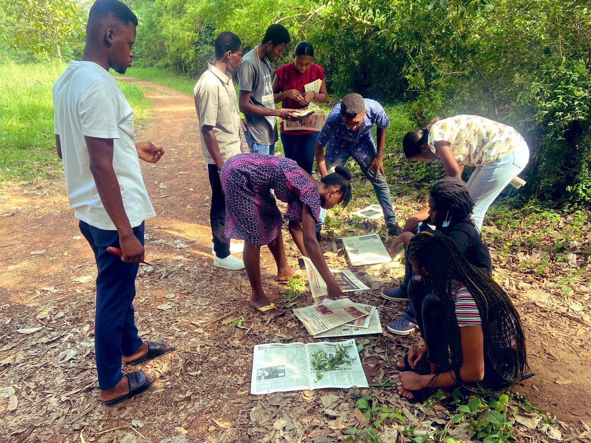 GC_herbarium's tweet photo. Last Friday, we had the pleasure of accompanying a group of bright and curious students on a field collection trip at Legon Botanical Garden. The enthusiasm and passion they brought to the experience was truly inspiring!🌿🌸 #fieldtrip #botany #students #taxonomy #futurebotanist https://t.co/2pCvfMTbjE