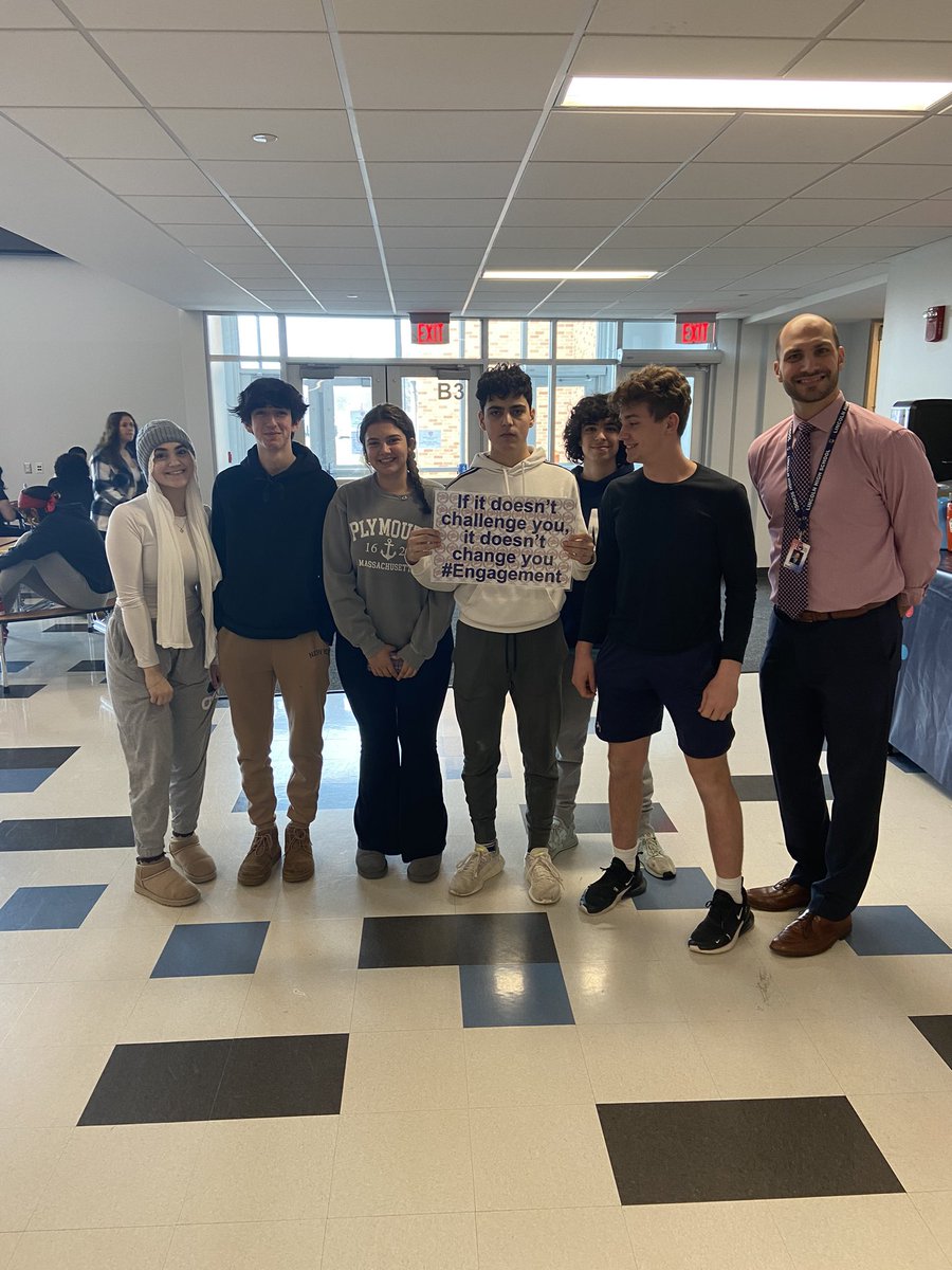 Today at @LHSRI our great students continue to embrace the worthwhile struggles that life brings. “If it doesn’t challenge you, it doesn’t change you.” #Engagement #PositiveSignThursday @LFilippelli1 @KevinJ_McNamara @Cobb45M @JLTirocchi