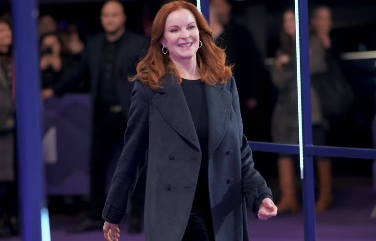 🇺🇸🇫🇷 FLASH - 'Je préfère vos poubelles à nos tueries de masse', a déclaré l’actrice américaine Marcia Cross, qui 'n'en veut pas du tout' aux manifestants contre la réforme des retraites qui ont interrompu son tapis rouge à Lille. (Voix du Nord) #greve23mars #reformedesretraites