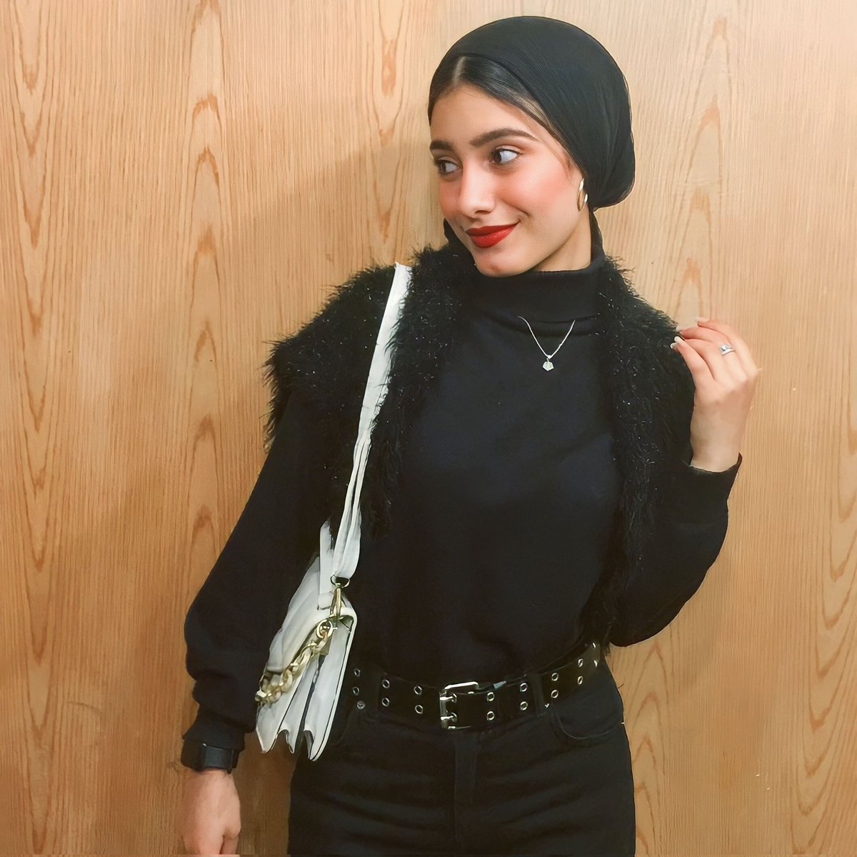 #NewProfilePic
_ولو حنيت هبيع قلبي...❤️‍🩹