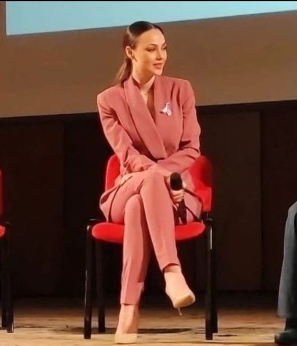 SonySon96916254's tweet photo. Bellissima giornata oggi, a #Messina #RosalindaCannavó ospite d'onore dove si è parlato di una tematica molto importante #DCA e parlarne nn è mai abbastanza... 💜 #nobodyperfect #disturbialimentari #ilriflessodime #zengavo https://t.co/nV7SkgK4lh
