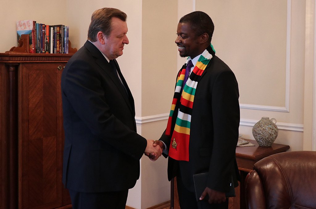МИД Беларуси 🇧🇾 (@BelarusMID) on Twitter photo 2023-03-23 16:29:43 🇧🇾🇿🇼| Министр Сергей #Алейник, Временный поверенный в делах Зимбабве констатировали интенсификацию белорусско-зимбабвийского взаимодействия. Особый акцент был сделан на выполнении договоренностей, достигнутых по итогам госвизита Президента #Лукашенко в Зимбабве @MoFA_ZW 🇧🇾🇿🇼| Министр Сергей #Алейник, Временный поверенный в делах Зимбабве констатировали интенсификацию белорусско-зимбабвийского взаимодействия. Особый акцент был сделан на выполнении договоренностей, достигнутых по итогам госвизита Президента #Лукашенко в Зимбабве @MoFA_ZW