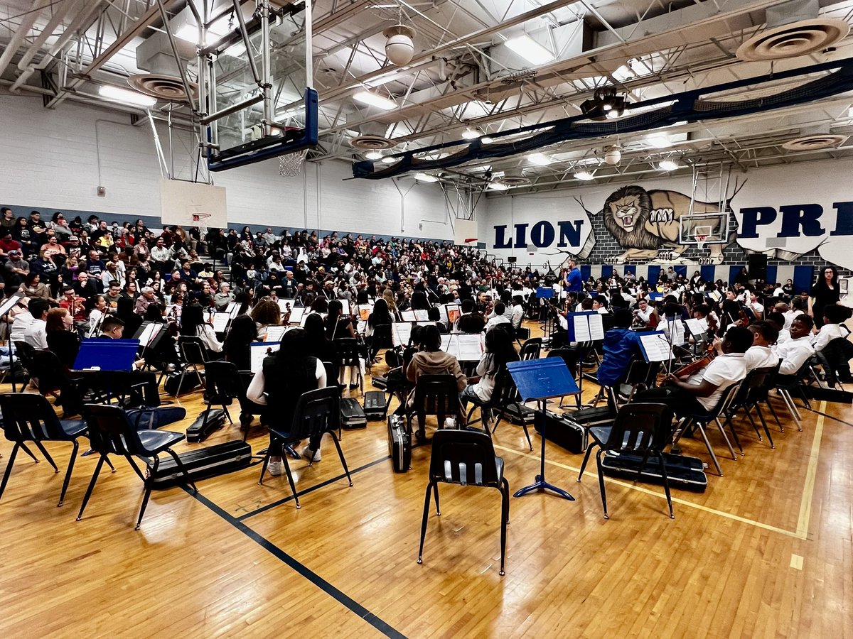 dixonstrings's tweet image. Great Pyramid Concert last night at @GrahamParkMS, featuring 5th grade Strings students from @triangletigers and @DumfriesES!  #PWCSarts @ShicaWalker @education_smith @LightyRachelle @GDeaver @ApCantwell @chaplin_ak @StarrGranby @baughreads @PwcsArts @MilliganMusic @JHawkinsArt