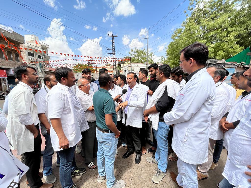 UPCHAR4's tweet photo. Agitation in full swing everywhere in support of No to RTH
#NotoRTH #saynotorth #upchar #ima #arisda #medicalunity #medicalshutdown #medicis #RTH #upchar4 https://t.co/5GYlIanCvv