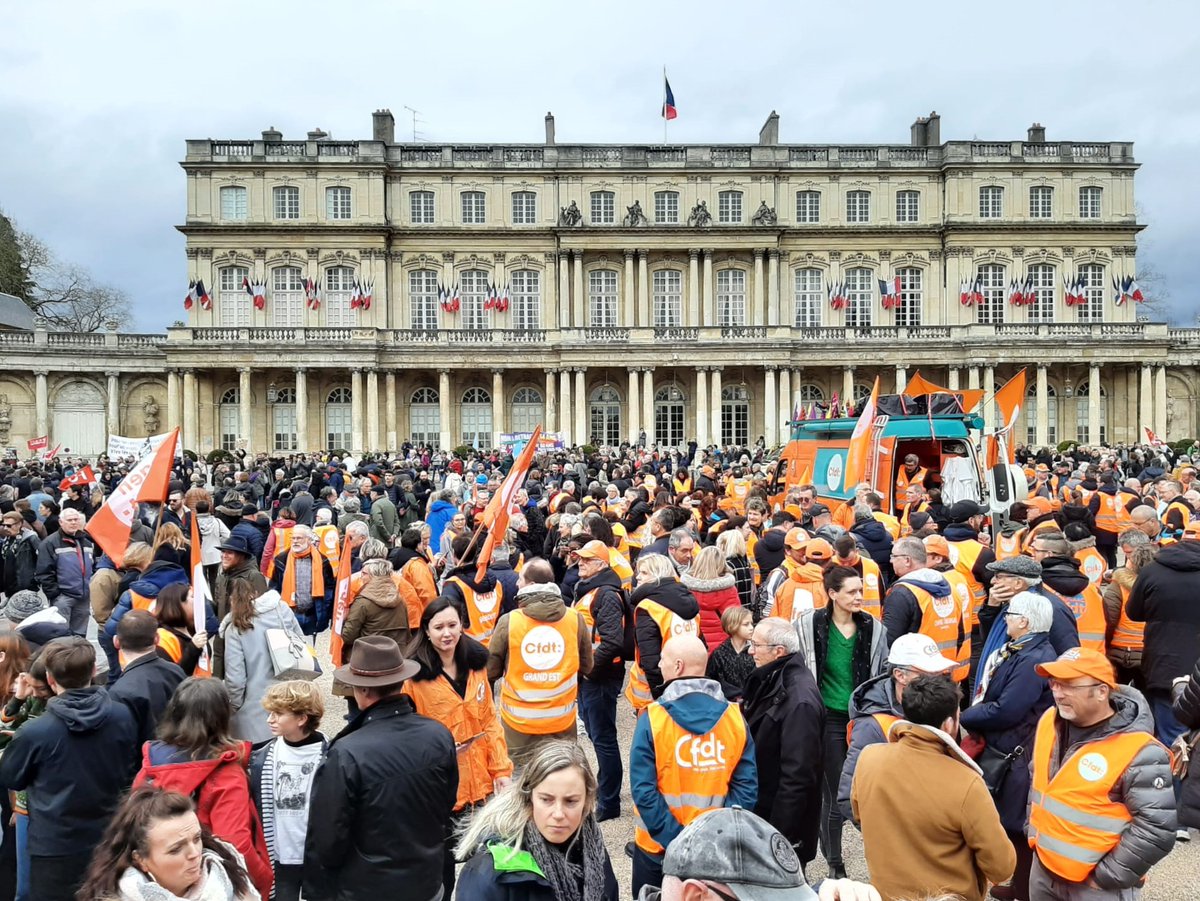 54 à gauche tweet media