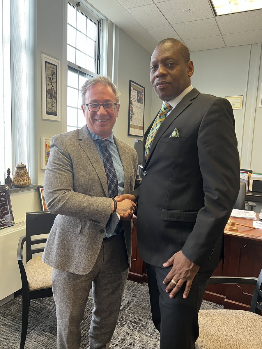 Standing up for students in D29. Meeting with Provost Malone of @FarmStateRams Bringing @PCPSTRAILBLAZER Early College Program to scale. #Excellence #equityandaccess 
@Dr_JVanEss @NDwarka1 @davis_fia @QSHSDISTRICT @QSNYCDOE @DOEChancellor @NYCSchools