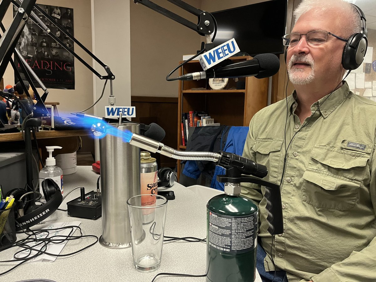 MikeKellerRadio's tweet photo. We always loves when Kirby form @SauconyBeer stops by for the @MwMWEEU Morning Pint. https://t.co/pWAVSM0VeS
Today, Kirby let us taste their latest sour, their new hop water and showed us how to Bierstacheln (see the video here -> https://t.co/nB0ibkwxm0) https://t.co/RUrlUfgD1a