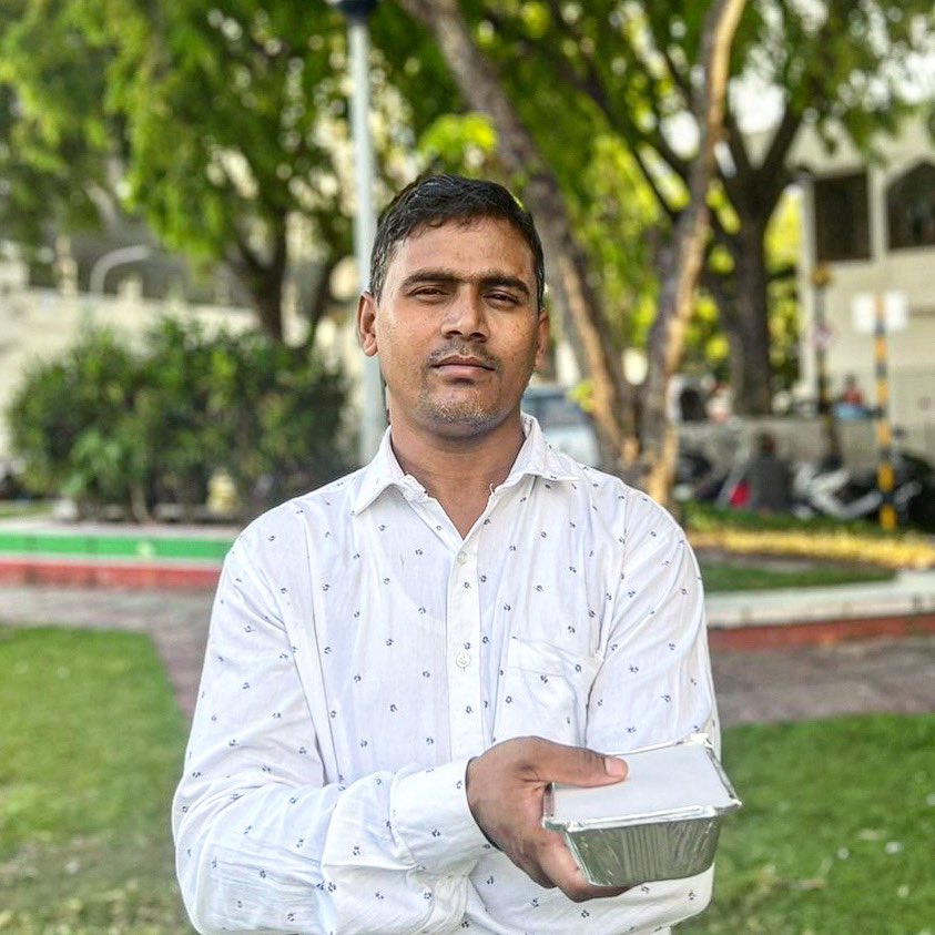 “As we are all working, it's hard to cook &amp; we usually have to eat outside. So from the bottom of my heart I thank MMWM &amp; it's volunteers for distributing these meal packs for us. A special thanks to all the donors as well.”

#migrantworkersofmaldives
#Ramadanday1