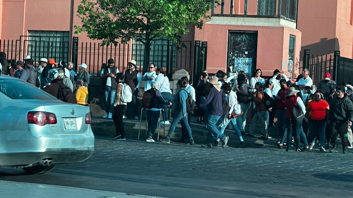 MissTmptn's tweet photo. Hay un bonito caos en la ciudad cortesía de los docentes de #SLP y saben qué, ellos NOS REPRESENTAN.
Arriba el magisterio 💪🏼 https://t.co/L6QNfy1EX8