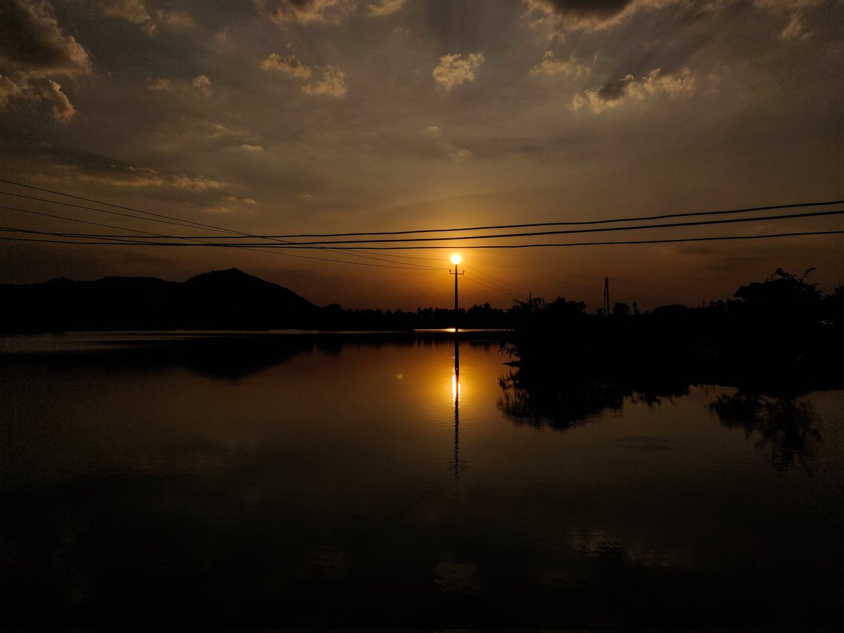 estacy_king's tweet image. Somewhere in my den....
📱- #oneplus6t #SamsungS23Ultra 
#sunset