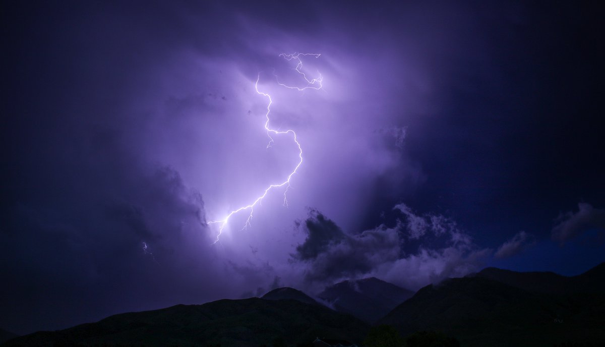 IOPenvironment's tweet photo. Lightning occurring with less than 2.5mm of rainfall (aka #DryLightning) is a major source of #Wildfires in California 🌩️
This #WorldMeteorologicalDay, read this open access article shining light on the largely understudied phenomena 👉https://t.co/v5IUqI7pFb https://t.co/J0QCDNalXA