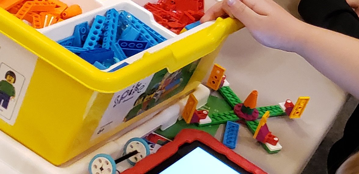 ttuwcoeoe's tweet image. Thank you to the Westminster Presbyterian Church for having @techroboticsorg host a robotics night for the families! Students of all ages got to learn about LEGO robotics and programming!
#legorobotics #stemoutreach #techrobotics #futureengineers