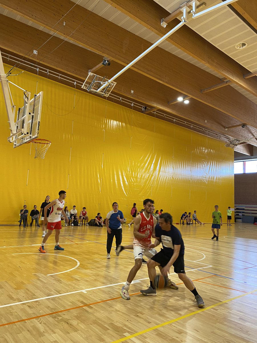 CampusManresa's tweet photo. La primera diada esportiva universitària de #Manresa ha sigut tot un èxit!!! Més de 300 persones hem gaudit d’aquesta magnífica jornada!

Moltes gràcies a tots i totes les participants i a l’organització: @UManresa @escolajoviat @upcmanresa i @ajmanresa 

Fins la propera 🥳 https://t.co/igx1aRBB0J