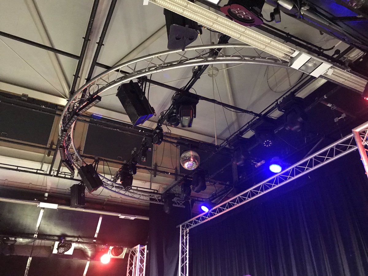 HighViewPrSch's tweet photo. It’s rehearsal rehearsal rehearsal @ArtsCryer theatre ahead of tonight’s big show! Microphone check, lights, camera and nearly action! Show time is at 6.30pm, doors open at 6pm! @PrestoPerform @roundaboutdrama @LAMDAdrama https://t.co/b9QiFglwBC