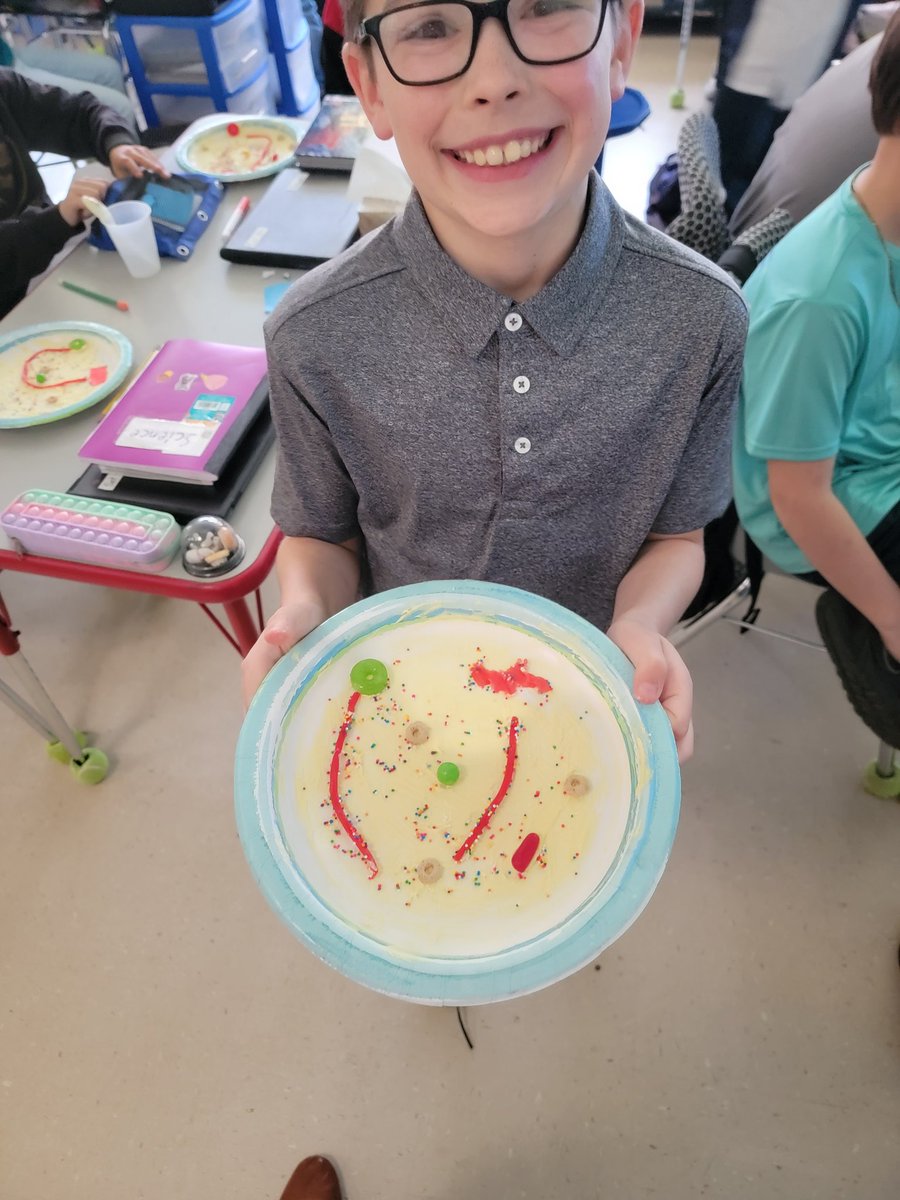 bsktmouse's tweet photo. Cells Cells they're made of organelles #LHESMustangs https://t.co/Z15JLjxXBD