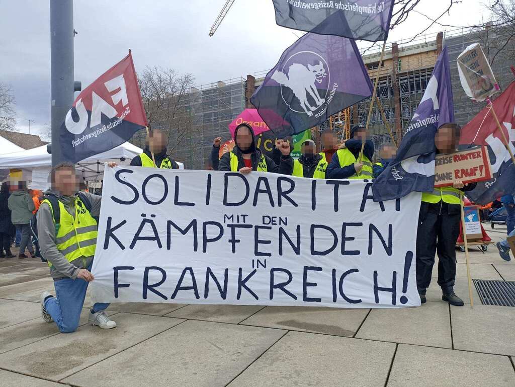 Die FAU #Freiburg Solidarisiert sich mit den #Streik|s gegen die Renteneintrittserhöhung und Rentenkürzung in Frankreich #zusammengehtmehr #TvöD #Besserorganisieren #greve23mars