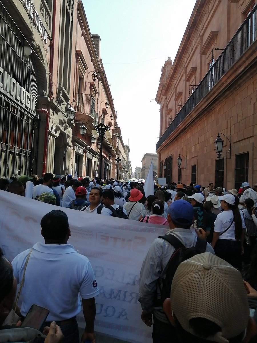 twiterparkker's tweet photo. #SLP no nos vamos, seguiremos aquí #snte26 https://t.co/CqMtViJlai