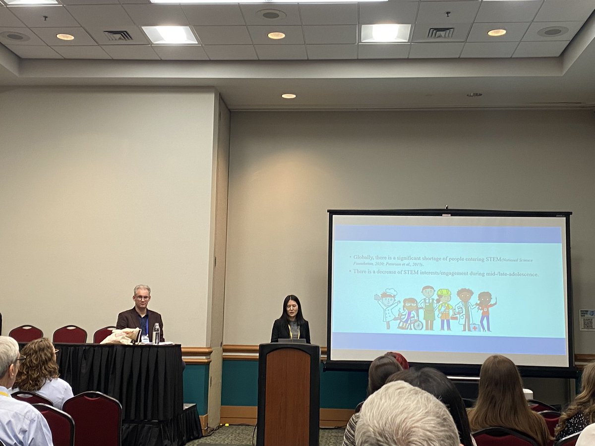 <a href="/MengyaZhao1/">Mengya Zhao</a> presenting a longitudinal study from our #STEMTeens project at #SRCD2023

📑 we found youth program belonging positively related to perception of inclusivity of social identity groups (i.e, gender &amp; ethnicity) and also future career preparation! 
 <a href="/SRCDtweets/">Society for Research in Child Development</a>