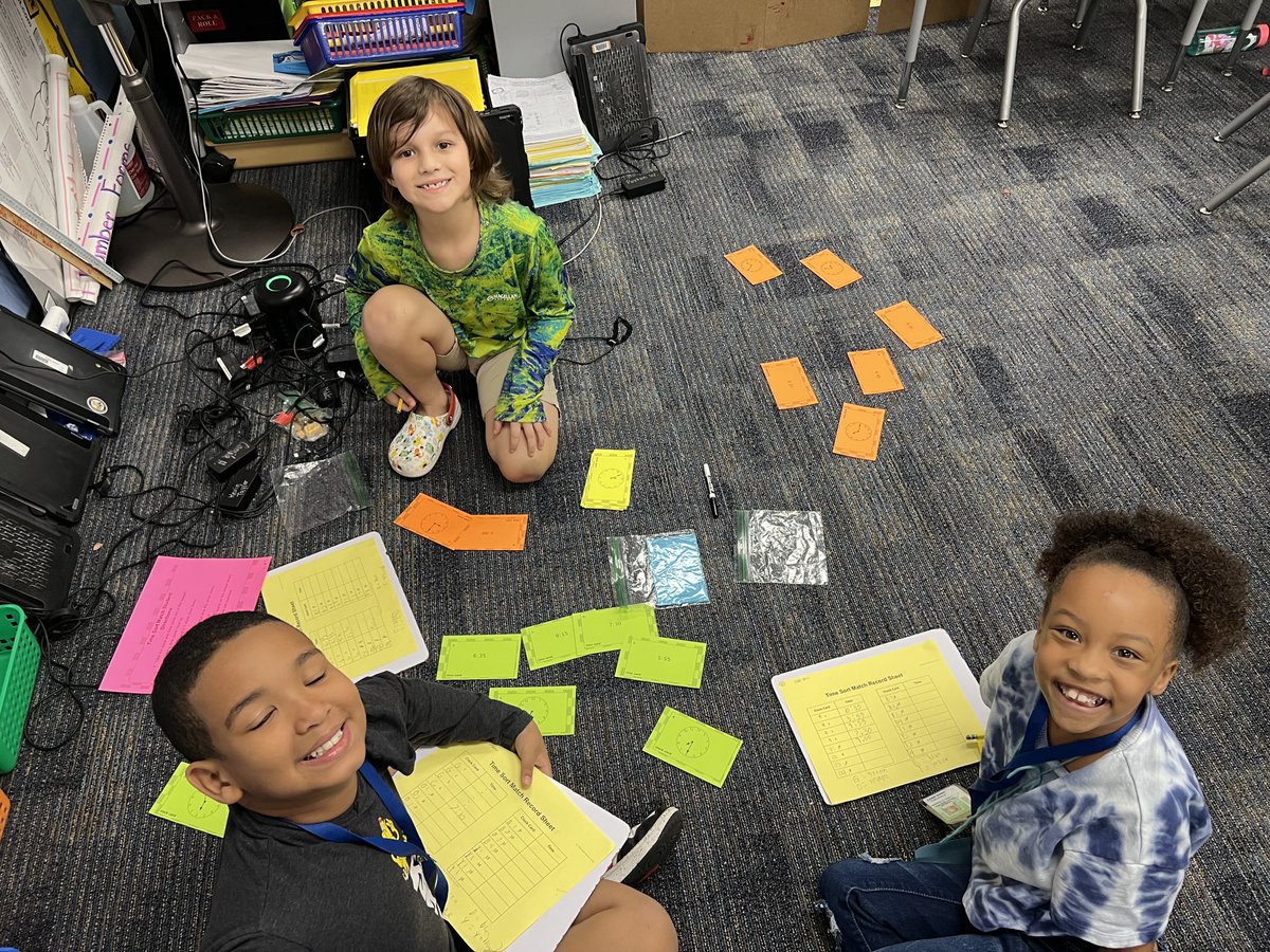 Working together to practice telling time! I love seeing the student’s help each other! Way to go guys! I’m so proud of y’all!🤩👏 #BringTheMagic ⁦@tylerhartCyFair⁩ ⁦@CyFairYeager⁩