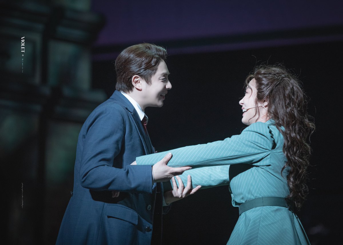 2023/03/23 : 레드북 커튼콜
안나 #옥주현 
브라운 #송원근

당신을 기대해요.