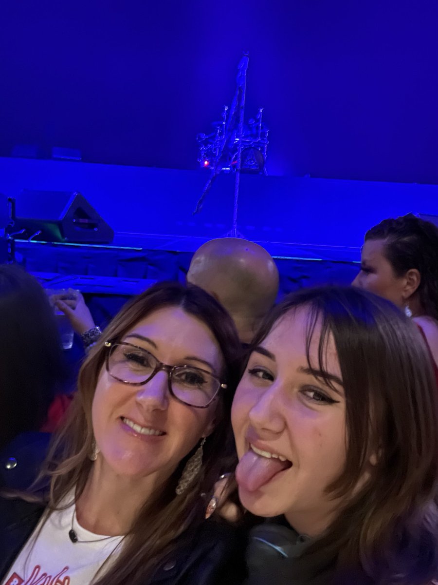 MindyFernandez1's tweet photo. @NikkiSixx That is awesome!! Dolly is beyond classic!! She was the very first concert I took my oldest 2 kids to see! Here is a picture then and now…Now my oldest, London (interestingly enough), is the hugest Mötley Crüe fan https://t.co/cqNtk0fDHW