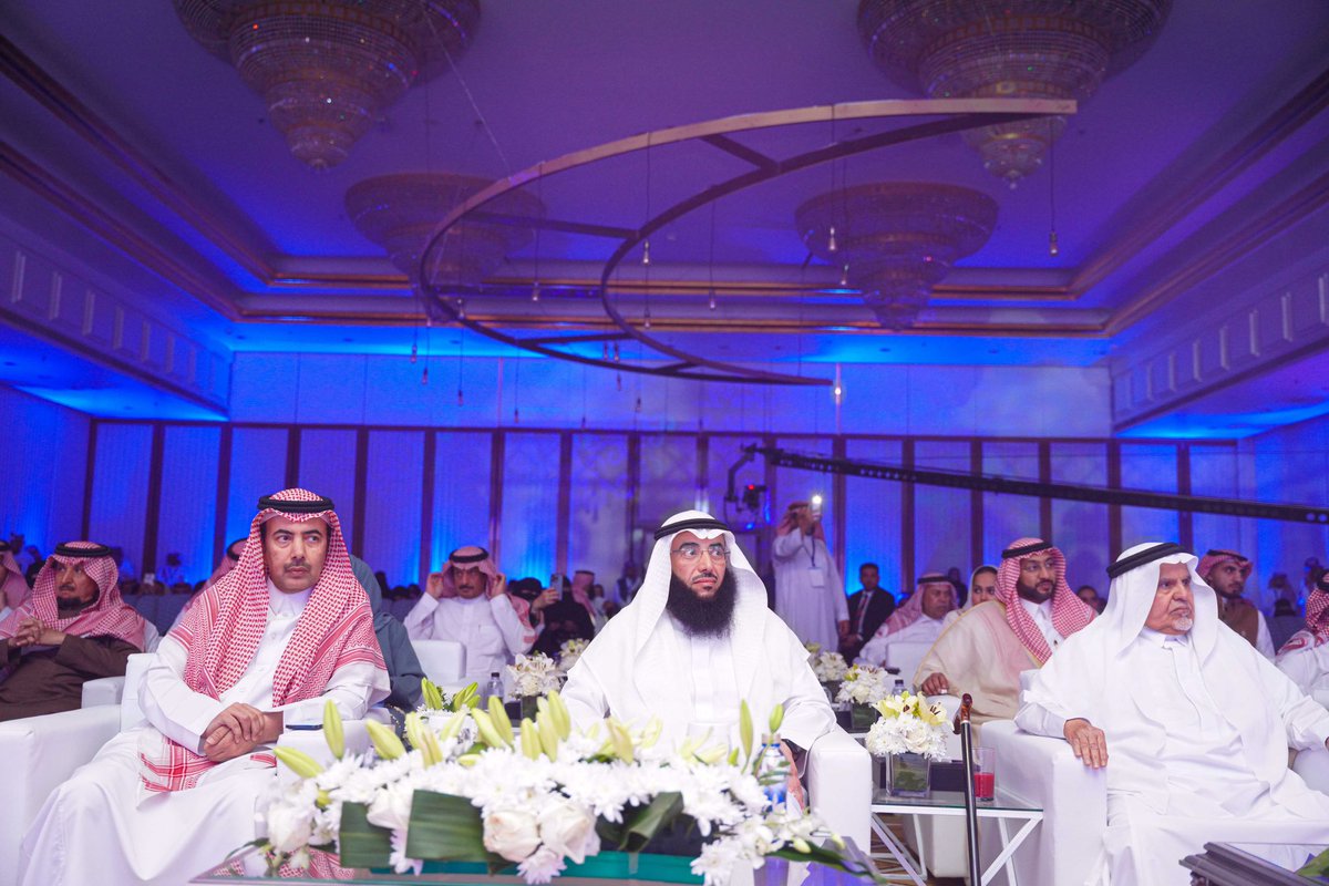 أشكر جمعية المسؤولية المجتمعية على دعوتهم الكريمة لرعاية حفل "اليوم السعودي للمسؤولية الاجتماعية 2023"، والذي أكدت من خلاله على أهمية استشعارنا لهذه المسؤولية كأفراد ومؤسسات لتعزيز التكامل مع جهود الدولة في البناء والتنمية الاقتصادية الشاملة التي يشهدها وطننا الغالي.