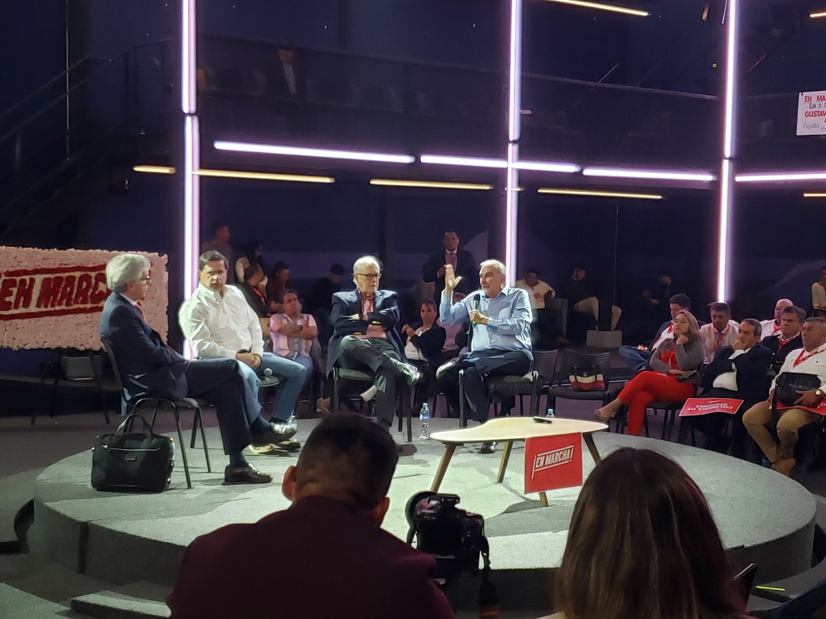 SHEILAGIRALDO's tweet photo. Hoy en @SomosEnMarcha @DeLaCalleHum y @alfonsoprada en el panel que analiza la agenda legislativa actual.
Moderador: @CristoBustos https://t.co/EDvTsXg8yZ