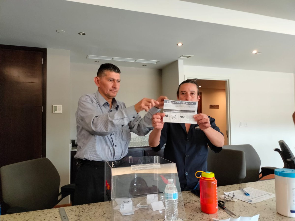 crocseccion77's tweet photo. #Silao Se llevó a cabo la Legitimación de Contrato Colectivo de Trabajo del hotel Hampton Inn by Hilton Aeropuerto, donde las compañeras y compañeros respaldaron   dicho documento.
#CROCenMovimiento https://t.co/LhCS9avf6S