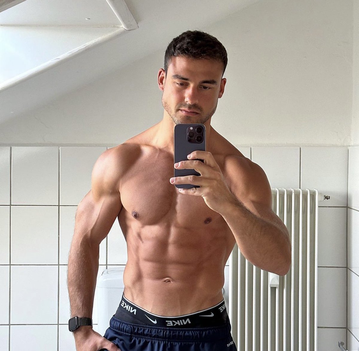 giovanni_caleb7's tweet photo. Still home a little bit sick,can’t wait to get back to the gym🤧💪 https://t.co/aDHHKJNOoy