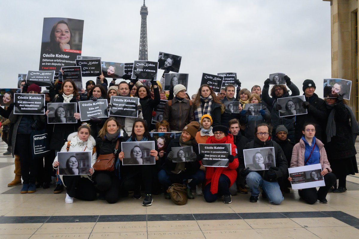 Cécile est une prof dévouée et une amie précieuse. Elle manque à ses proches. Elle est détenue injustement depuis 320 jours en #Iran. #LiberonsCecile

Cecile is a great teacher and a generous friend. Her related miss her. She is wrongly detained for 320 days in #Iran. #FreeCecile