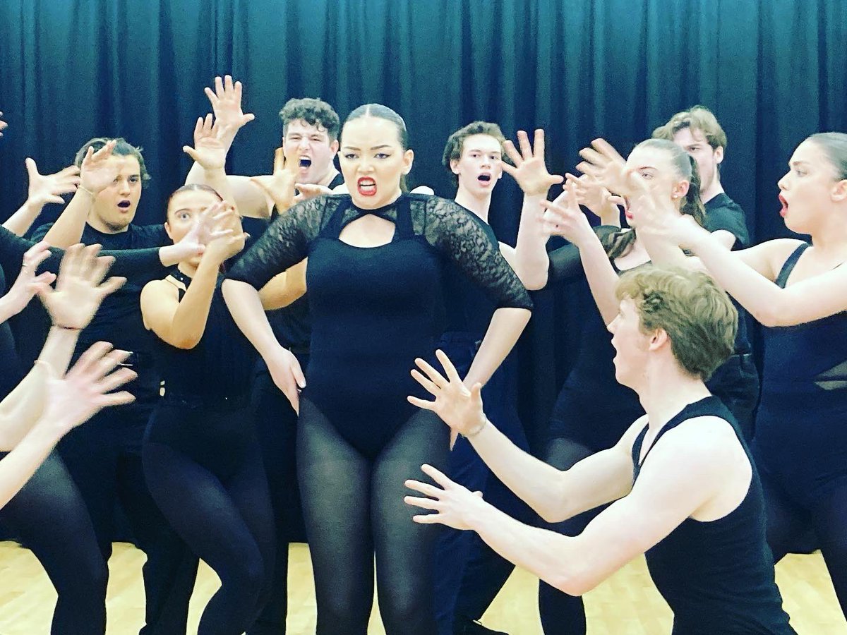 RoyalWelshMT's tweet photo. Wonderful Kander &amp; Ebb project from our excellent #BAMT1 @royalwelshmt students @rwcmd 👯‍♀️🎶 #musicaltheatre #dramaschool #musicaltheatretraining https://t.co/Laglh70B4m