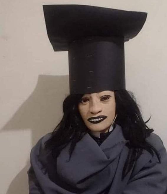 Hasta  Natalia se graduó y usted no ha podido mor ?
X