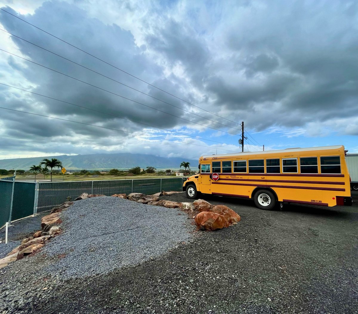 A_ZBusSales's tweet photo. Just another day in Maui with a nice view of a #BlueBirdBus. 🚌 🌴 🌺
#groundtransportinchawaii https://t.co/BLiuCnOszt