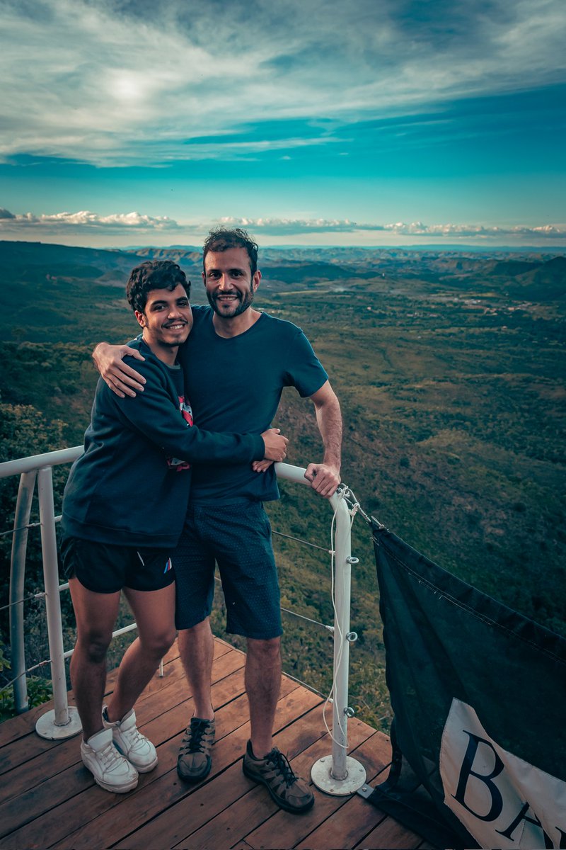 Luisfadps's tweet photo. @oreifantasma Na época eu trabalhava num bar.E no dia da minha folga eu decidi ir la pra bber. Olhei grindr e ele disse oi. O chamei pra beber. Ficamos juntos aquela semana. N teve pedido de namoro. Já o apresentei aos meus amigos como namorado. No fim de festa ele apenas me disse. Aceito https://t.co/h8E3lfPvMV