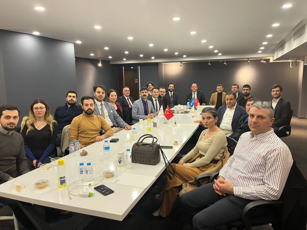 DEVA İstanbul Hukuk ve Adalet İşleri Başkanlığı (@devaisthukuk) on Twitter photo İl Hukuk Komisyonu bu hafta komisyonumuz yeni başkanı <a href="/Selcuk_Baydar18/">Selçuk Baydar</a> başkanlığında toplandı.
Başkanımızla karşılıklı gerçekleştirilen tanışma faslından sonra gündemdeki konuları tartışıldı. İl Hukuk Komisyonu bu hafta komisyonumuz yeni başkanı <a href="/Selcuk_Baydar18/">Selçuk Baydar</a> başkanlığında toplandı.
Başkanımızla karşılıklı gerçekleştirilen tanışma faslından sonra gündemdeki konuları tartışıldı.