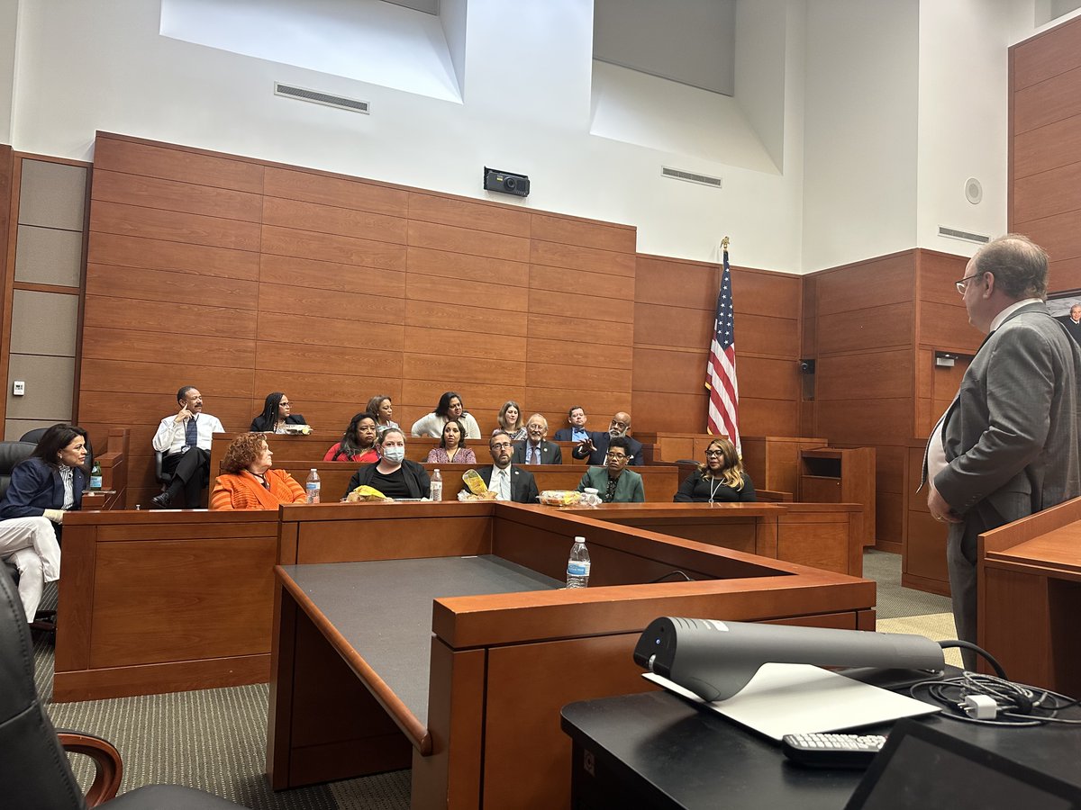 MacTaylorInn's tweet photo. As part of the Inn's mentoring program, Judge Martin Hoffman moderated an outstanding panel discussion about judges' likes and dislikes. I've never seen a panel discussion featuring so many judges and justices! https://t.co/hNwhFBg9U7