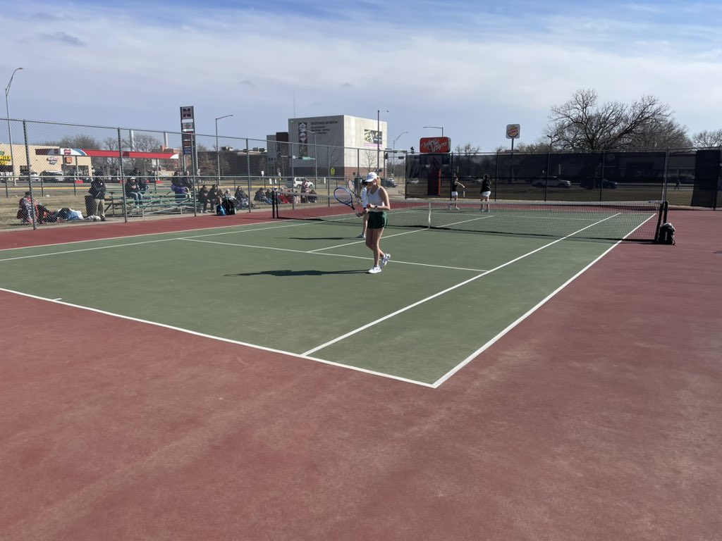 SpencerSchubert's tweet photo. I’m off the desk playing sports anchor today! First up - a high school tennis showdown between @HastingsTigers and @kearneycatholic 

#nebpreps @PetriRick @KCActivities16 @hpstigers @Every1aTiger https://t.co/Wxv5zyjXoz