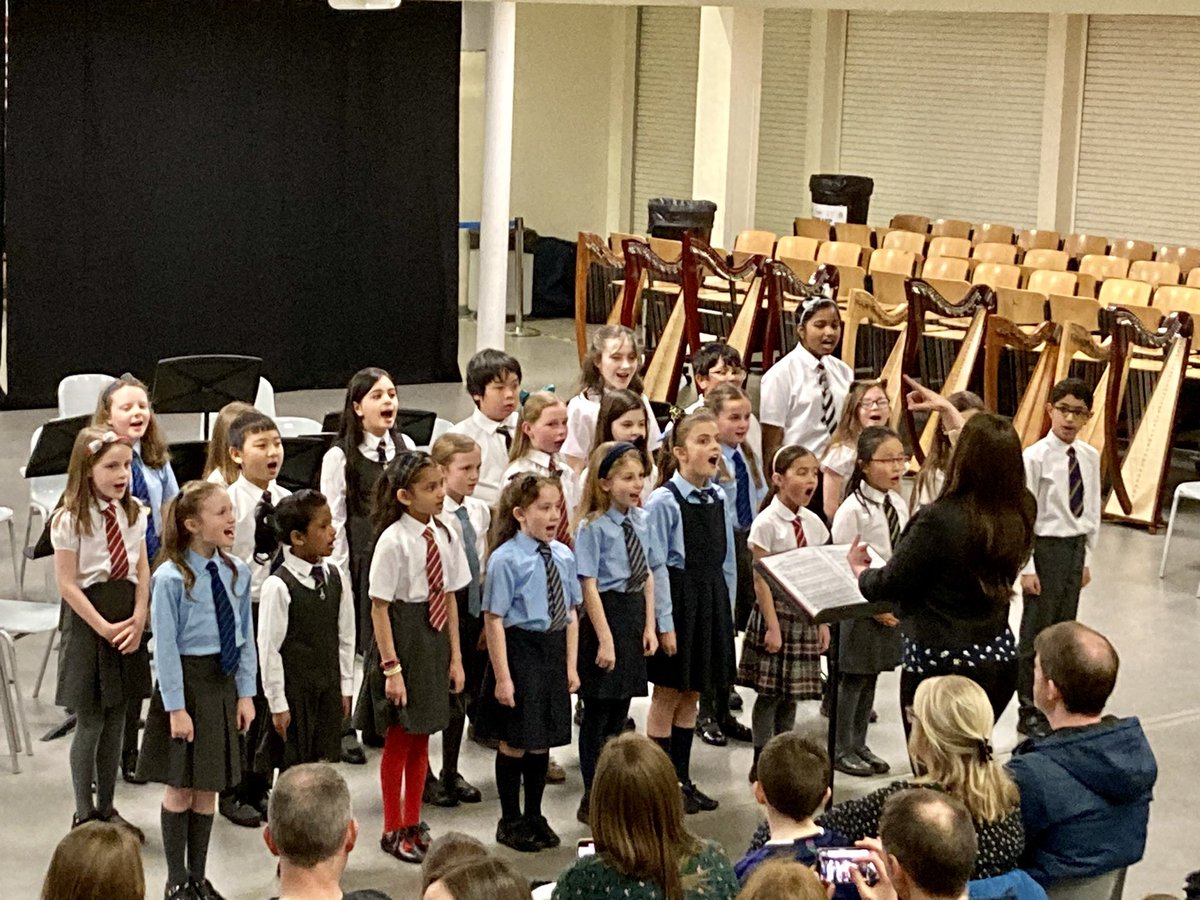 ERMusictalk's tweet photo. What a fantastic evening of music at our Authority Spring Concert tonight! Congratulations to all our young musicians for their amazing performances. Well done everyone 🎶🎻🎸🎤🎺🎵👏👏 https://t.co/fZ1vJYRLXn