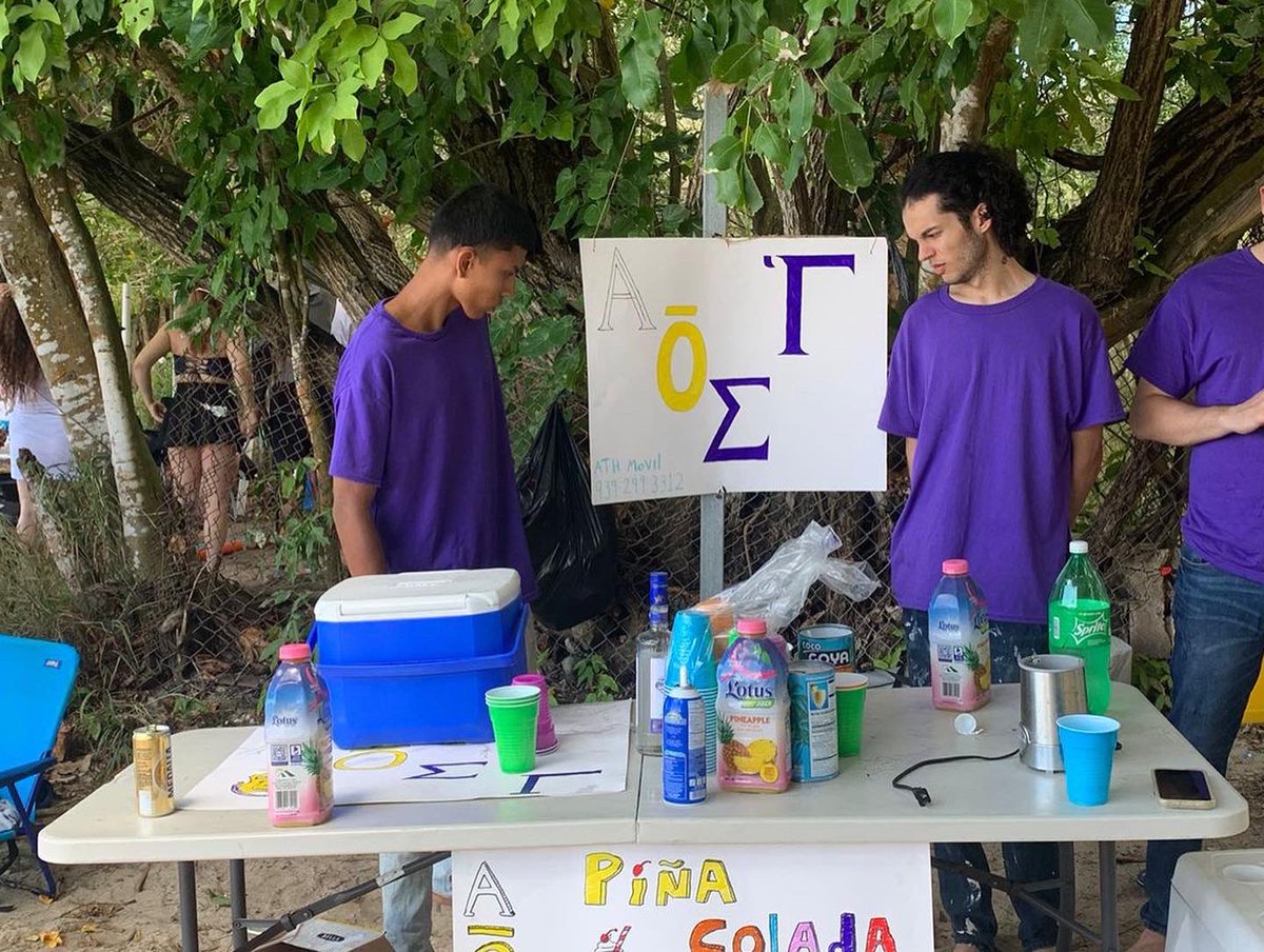 GammaAOE's tweet photo. Algunas fotos del pasado domingo en nuestro día de “piña coladas y playa”. La Honorable Fraternidad Alpha Omicron Sigma les agradece a l@s que formaron parte de nuestra actividad social!!! 💜💛🤍

#StriveForGamma https://t.co/Wr60B9I0Zq