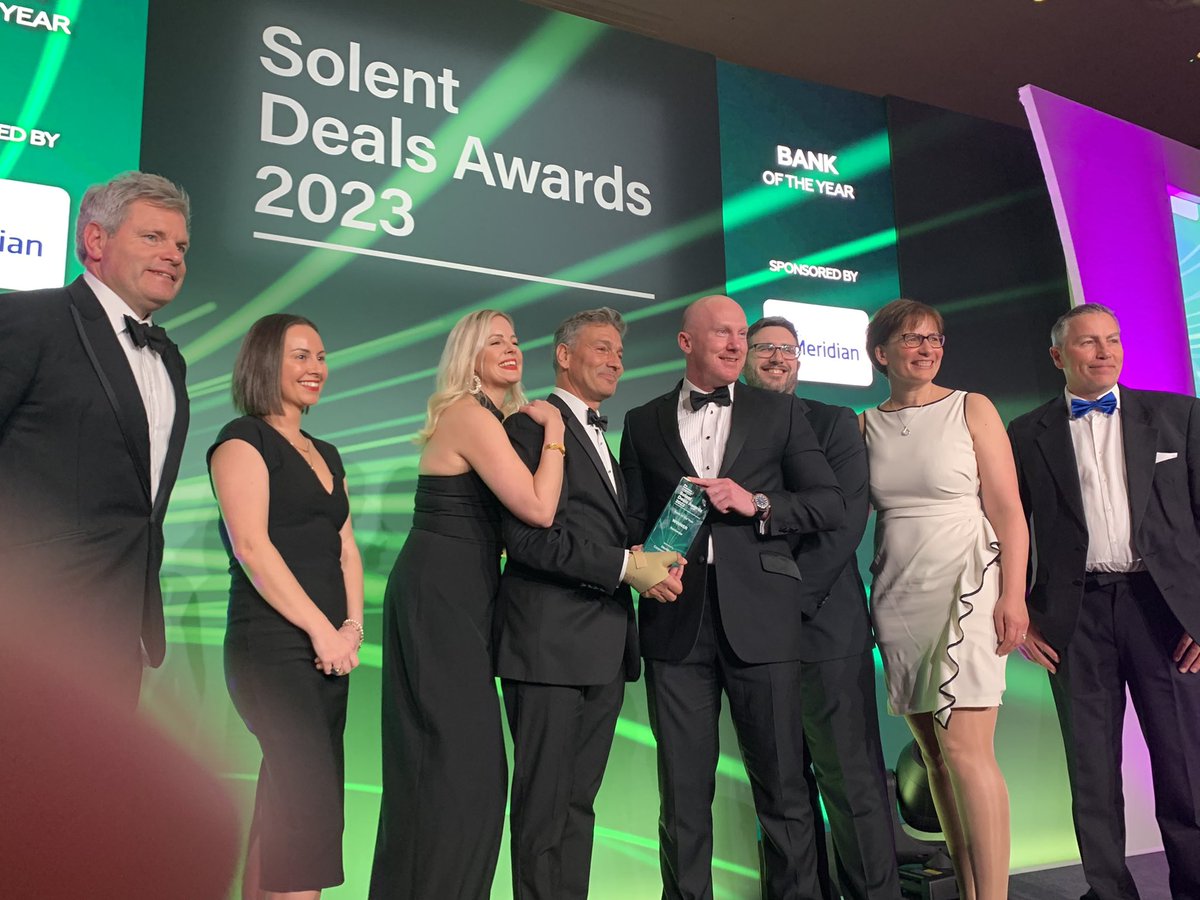 TheBusinessMag's tweet image. @MeridianCF sponsor Bank of the Year, won by @santanderuk – Congratulations 🎉🎉 #SolentDeals23 #Awards #Southampton #Deals #AwardEvent #Finance