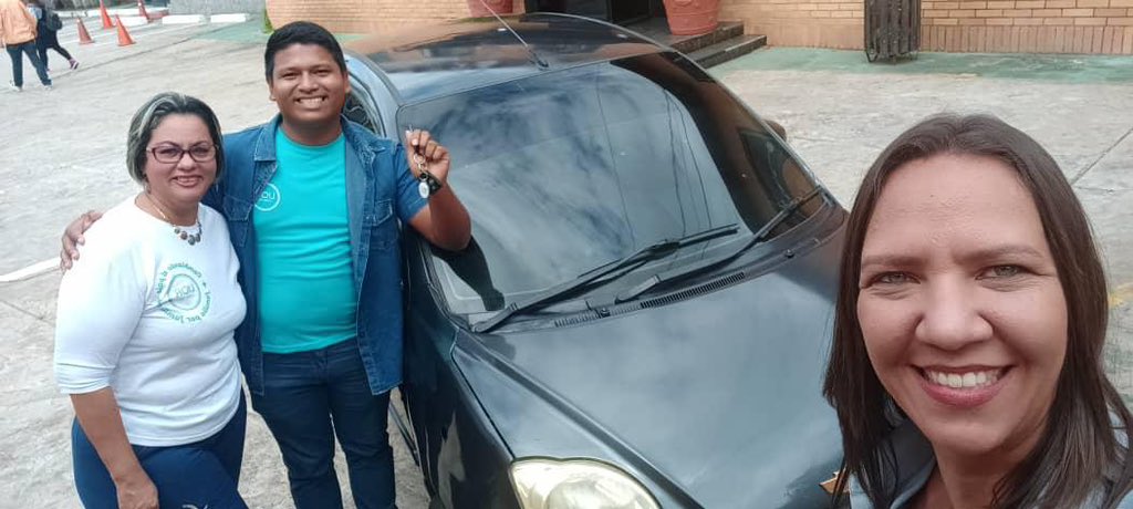 liorcosmetics_'s tweet photo. Su constancia, disciplina y dedicación al trabajo ha hecho que hoy se convierta en Asesor Senior y hace poco, consiguió uno de sus mayores logros: COMPRARSE  UN CARRO 🚗 https://t.co/8MvjUKhTYV