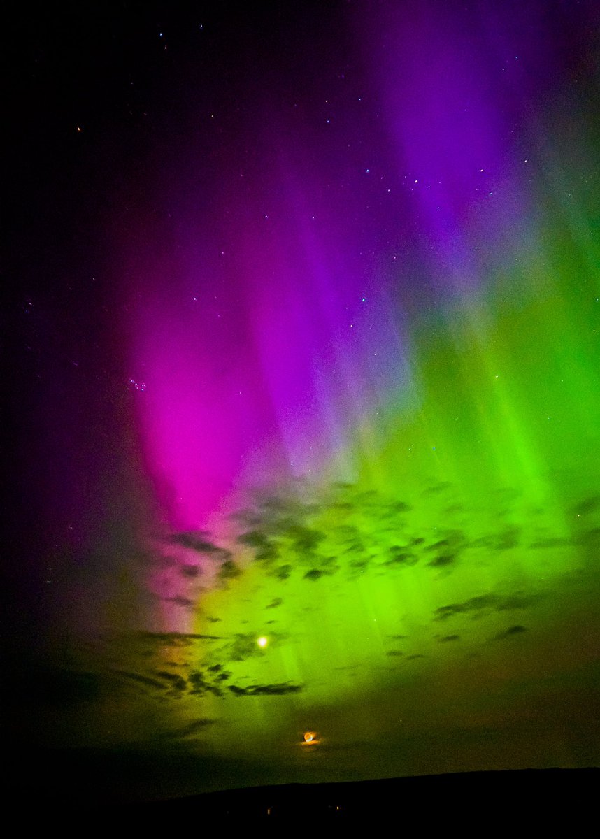 Quite a show in the sky tonight!
.
.
.
#orkney #mirriedancers #auroraborealis #northernlights #skyatnight #venus #moon #astrophotography #shotoniphone